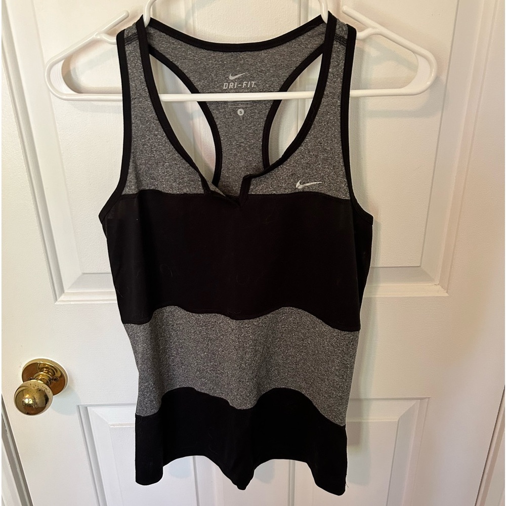 Nike, tank top, like new, size Small.